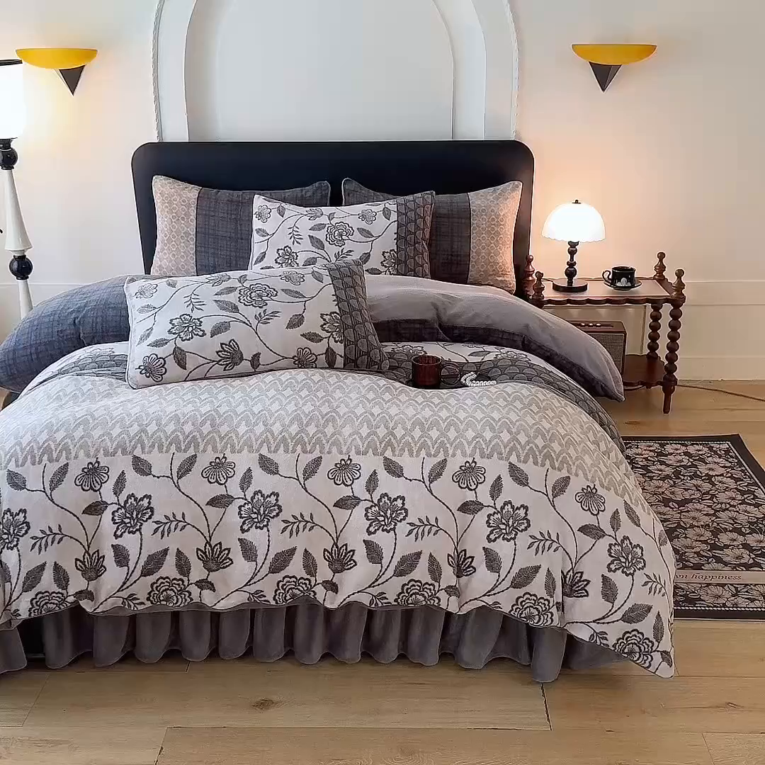 91家纺网 家纺一手货源 找家纺 金盛皇朝家纺 2025新款高克重美拉德牛奶绒床单床盖单件三件四件套 花影拓白