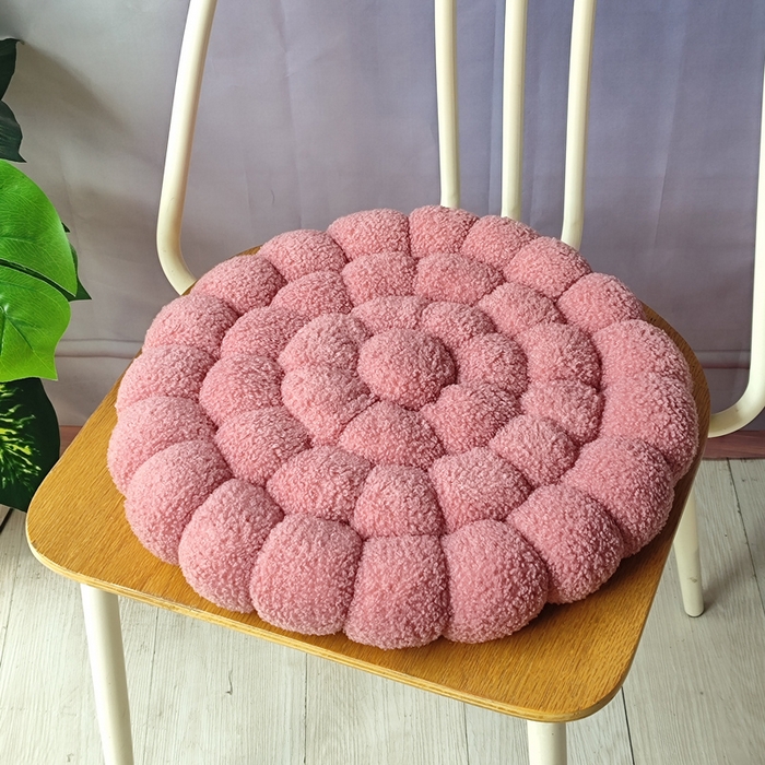 91家纺网 家纺一手货源 找家纺 （总）李帅家居 2025新款泰迪绒编织饼干坐垫手工馒头坐垫沙发垫椅子垫批发抱枕