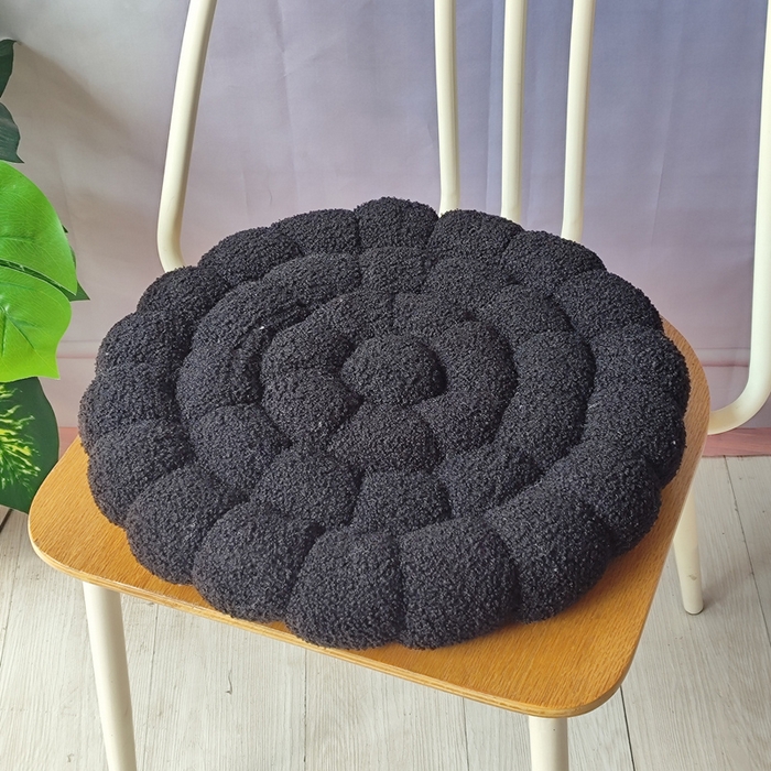 91家纺网 家纺一手货源 找家纺 （总）李帅家居 2025新款泰迪绒编织饼干坐垫手工馒头坐垫沙发垫椅子垫批发抱枕