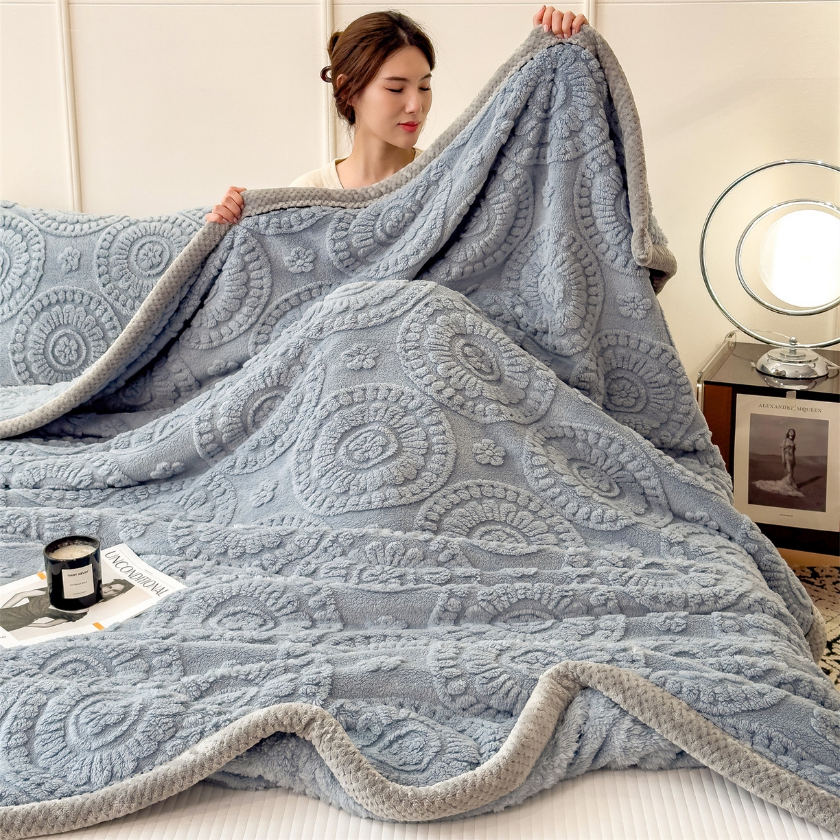 91家纺网 家纺一手货源 找家纺 乐家欣 2025新款A类花朵塔芙绒毛毯 花朵-湖蓝