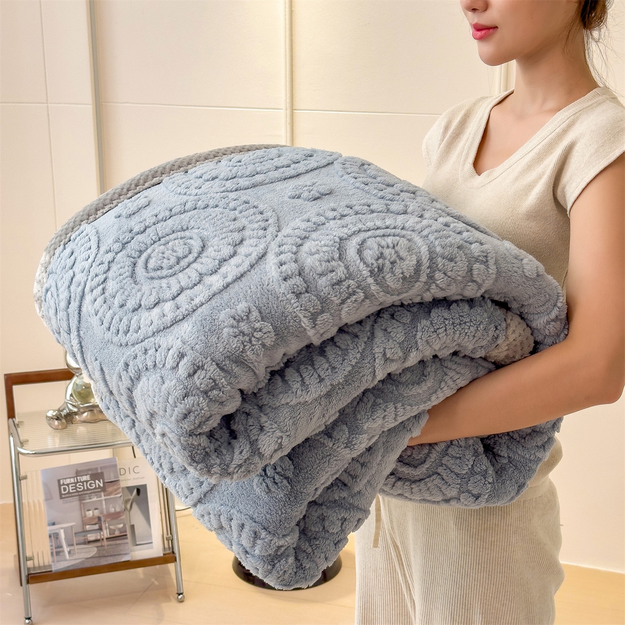 91家纺网 家纺一手货源 找家纺 乐家欣 2025新款A类花朵塔芙绒毛毯 花朵-湖蓝