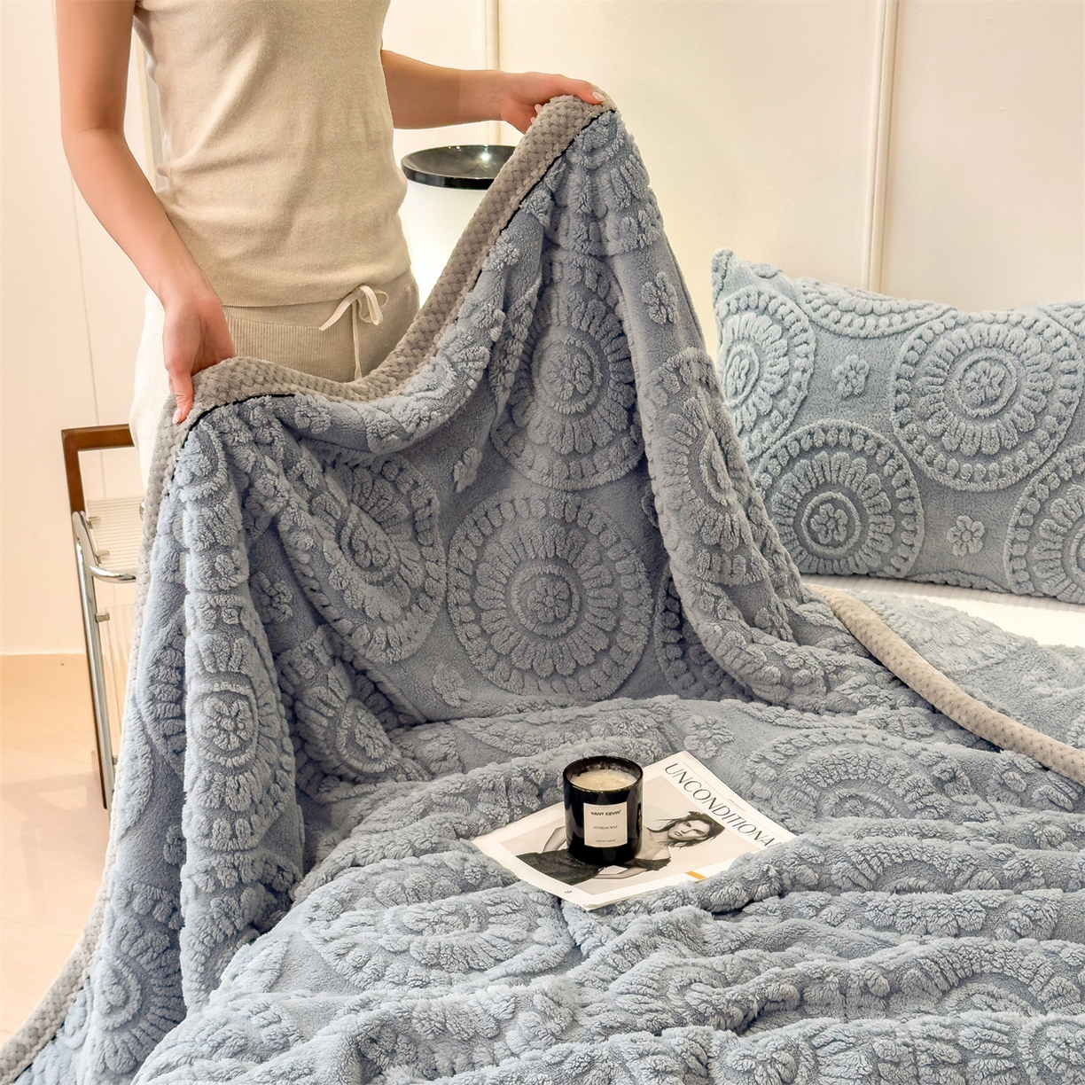 91家纺网 家纺一手货源 找家纺 乐家欣 2025新款A类花朵塔芙绒毛毯 花朵-湖蓝