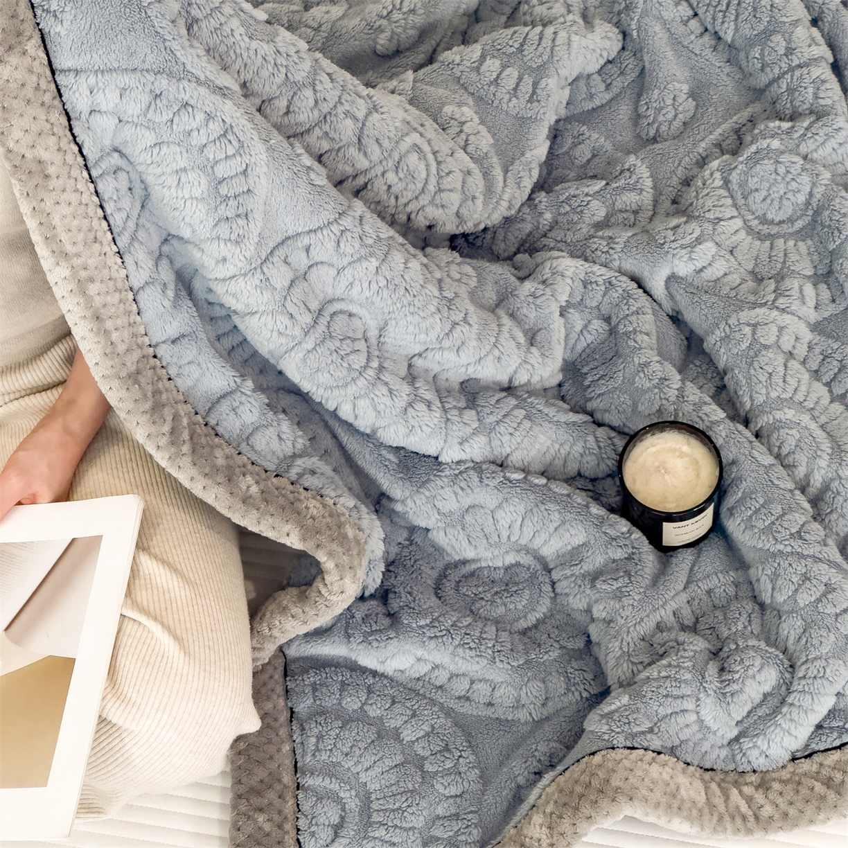 91家纺网 家纺一手货源 找家纺 乐家欣 2025新款A类花朵塔芙绒毛毯 花朵-湖蓝