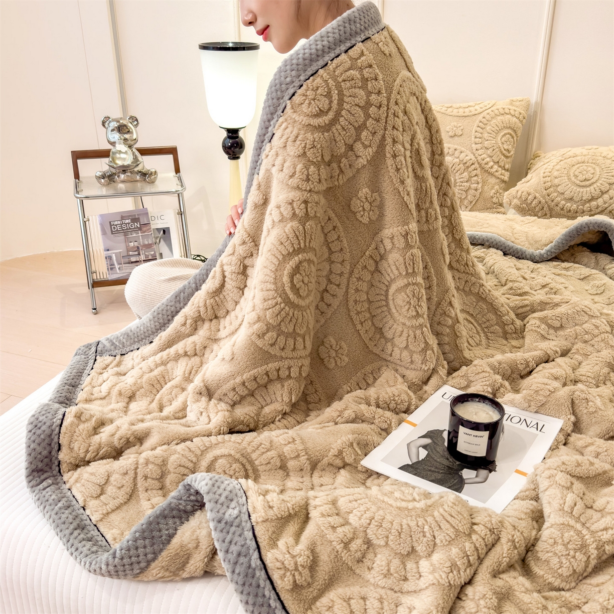 91家纺网 家纺一手货源 找家纺 乐家欣 2025新款A类花朵塔芙绒毛毯 花朵-米驼