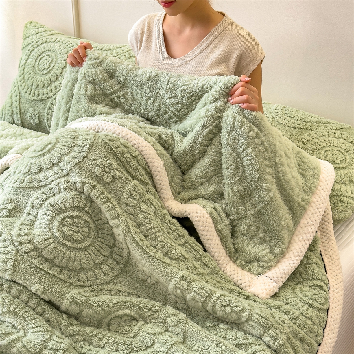 91家纺网 家纺一手货源 找家纺 乐家欣 2025新款A类花朵塔芙绒毛毯 花朵-桑绿