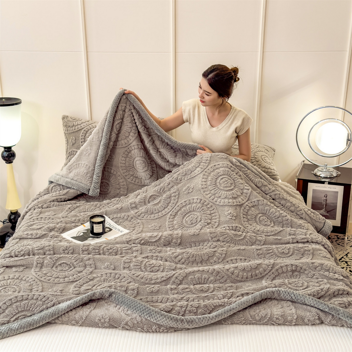 91家纺网 家纺一手货源 找家纺 乐家欣 2025新款A类花朵塔芙绒毛毯 花朵-雾灰