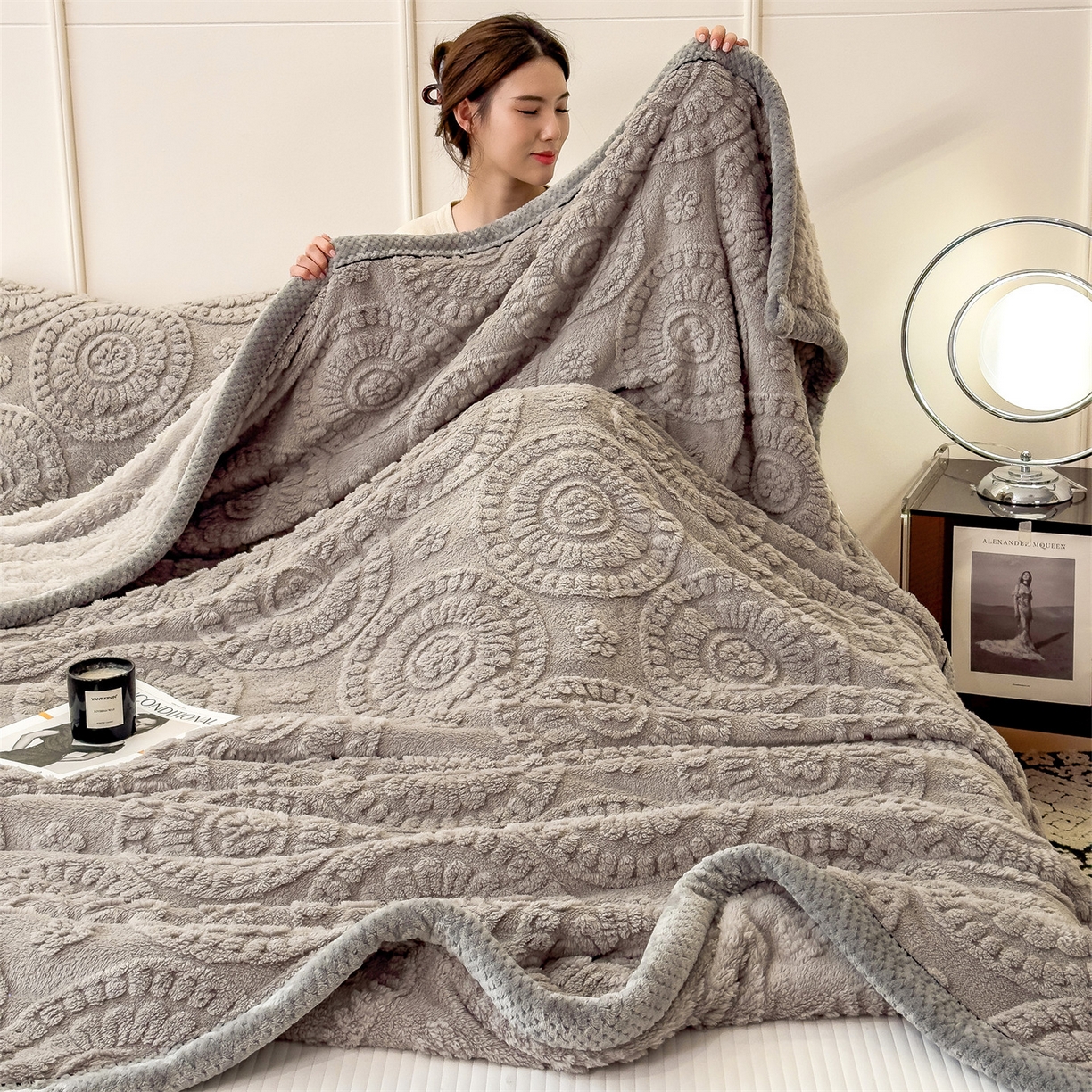 91家纺网 家纺一手货源 找家纺 乐家欣 2025新款A类花朵塔芙绒毛毯 花朵-雾灰