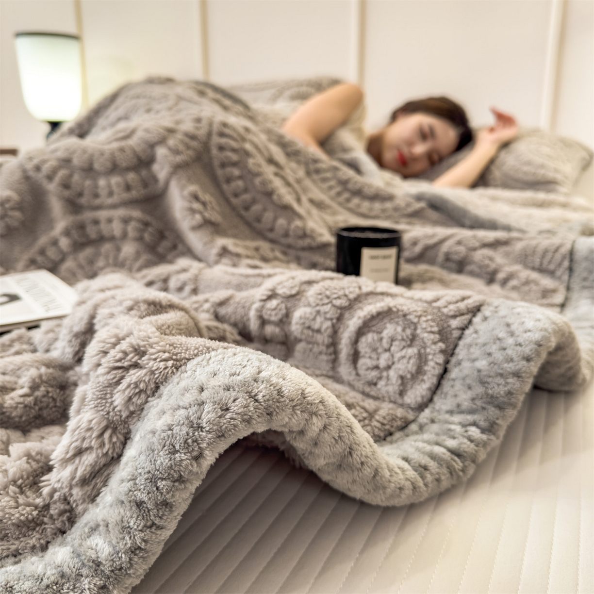 91家纺网 家纺一手货源 找家纺 乐家欣 2025新款A类花朵塔芙绒毛毯 花朵-雾灰