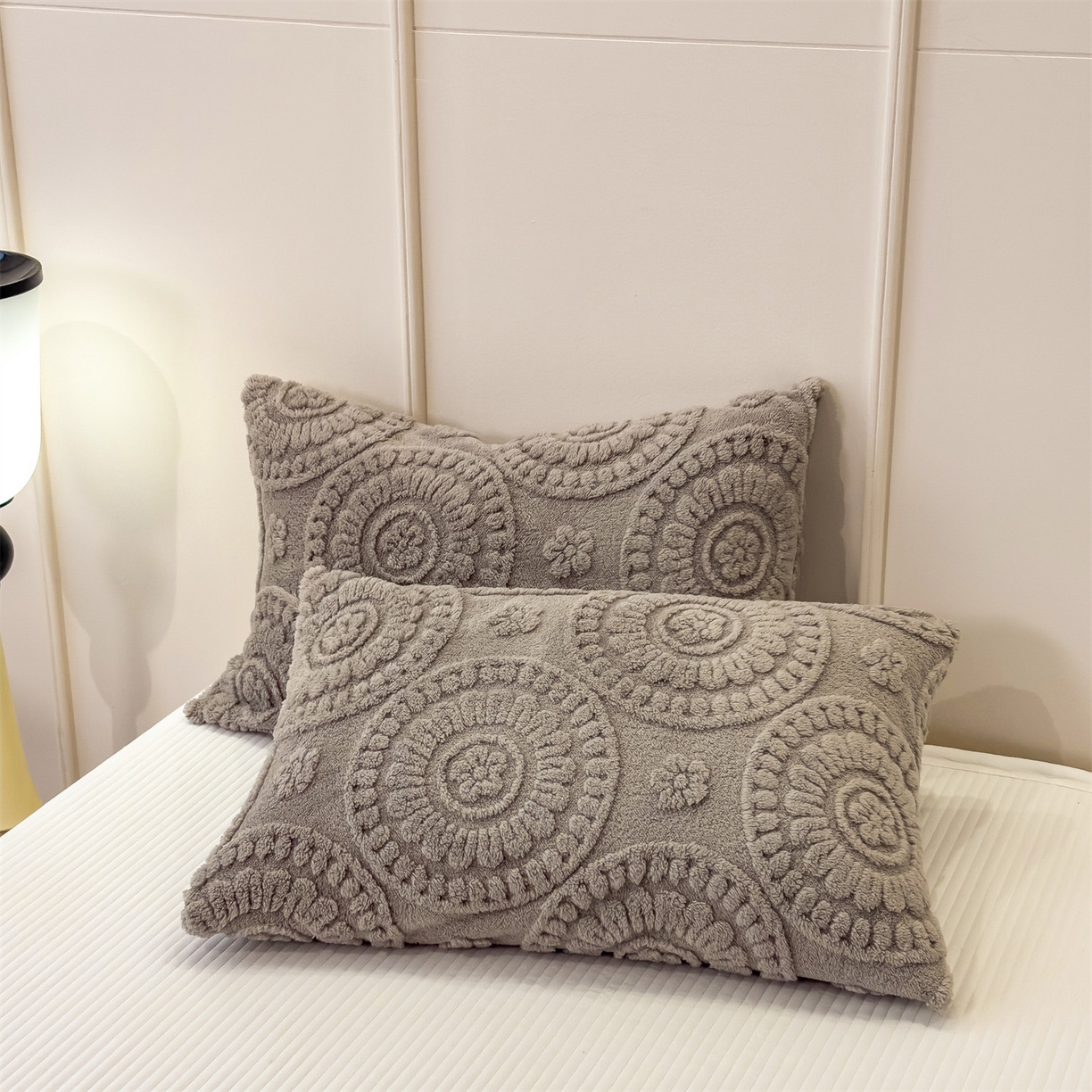 91家纺网 家纺一手货源 找家纺 乐家欣 2025新款A类花朵塔芙绒毛毯 花朵-雾灰