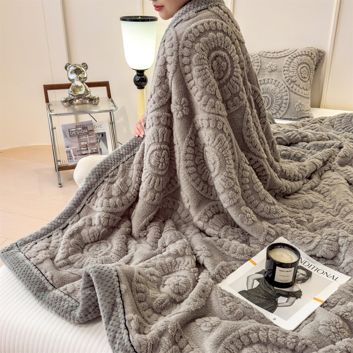 91家纺网 家纺一手货源 找家纺 乐家欣 2025新款A类花朵塔芙绒毛毯 花朵-雾灰