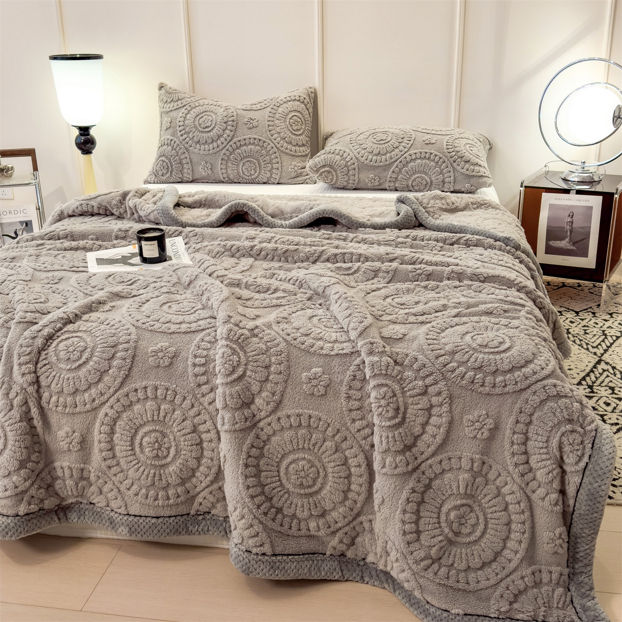 91家纺网 家纺一手货源 找家纺 乐家欣 2025新款A类花朵塔芙绒毛毯 花朵-雾灰