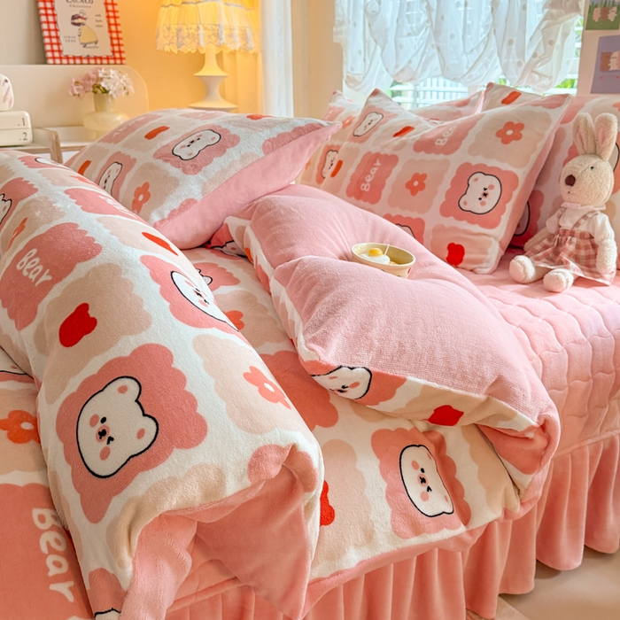 91家纺网 家纺一手货源 找家纺 金盛皇朝家纺 2025新款高克重印花牛奶绒床单床盖单件三件四件套 奶绒熊崽