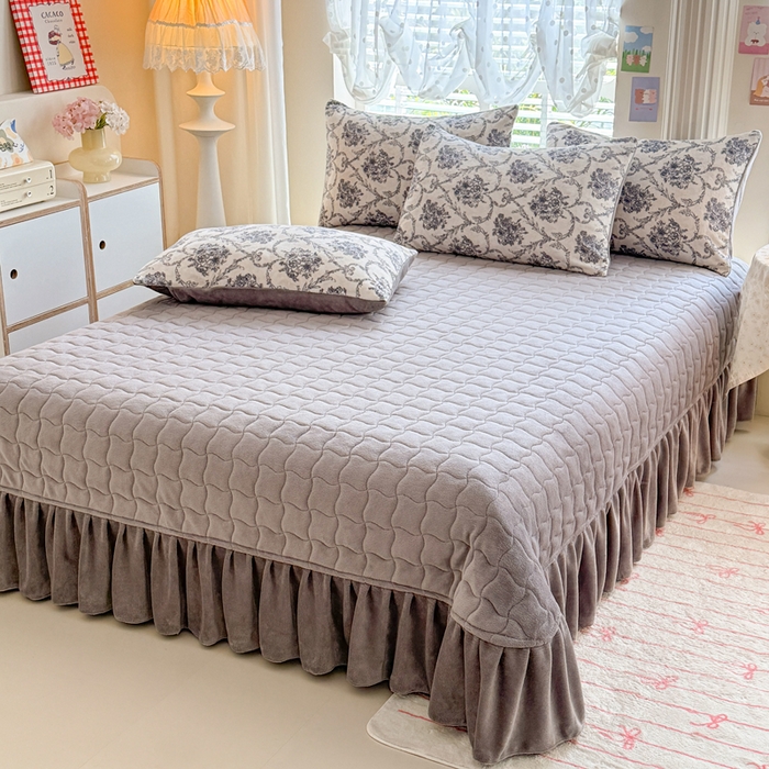 91家纺网 家纺一手货源 找家纺 金盛皇朝家纺 2025新款高克重印花牛奶绒床单床盖单件三件四件套 花屿慢行