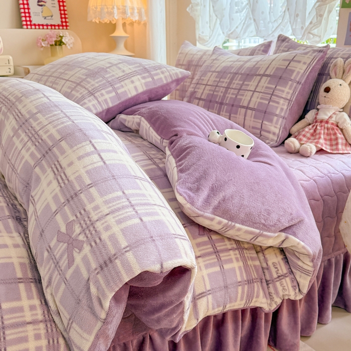 91家纺网 家纺一手货源 找家纺 金盛皇朝家纺 2025新款高克重印花牛奶绒床单床盖单件三件四件套 紫格花韵