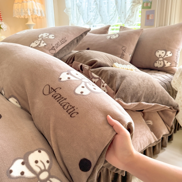 91家纺网 家纺一手货源 找家纺 金盛皇朝家纺 2025新款高克重印花牛奶绒床单床盖单件三件四件套 波点蝴蝶