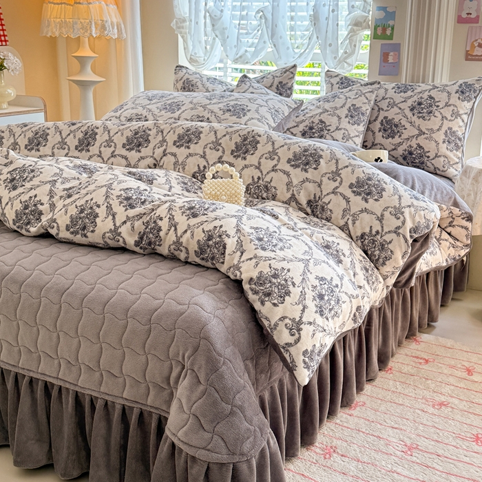 91家纺网 家纺一手货源 找家纺 金盛皇朝家纺 2025新款高克重印花牛奶绒床单床盖单件三件四件套 花屿慢行