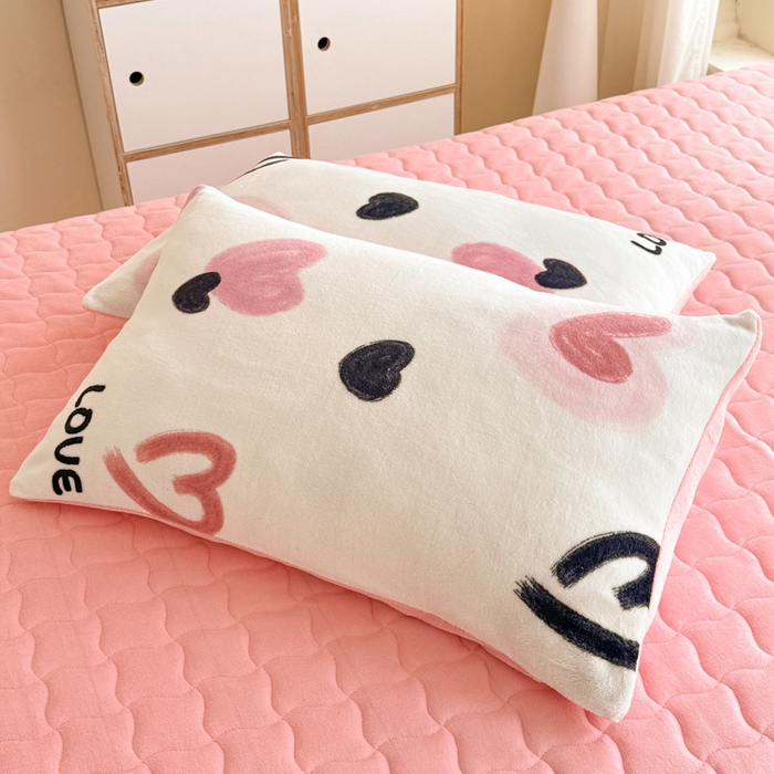 91家纺网 家纺一手货源 找家纺 金盛皇朝家纺 2025新款高克重印花牛奶绒床单床盖单件三件四件套 爱心Love