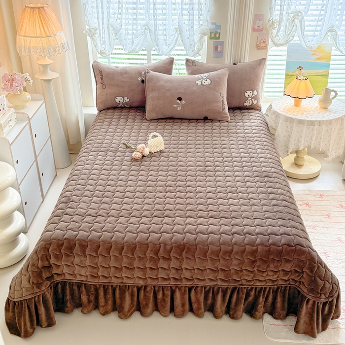 91家纺网 家纺一手货源 找家纺 金盛皇朝家纺 2025新款高克重印花牛奶绒床单床盖单件三件四件套 波点蝴蝶