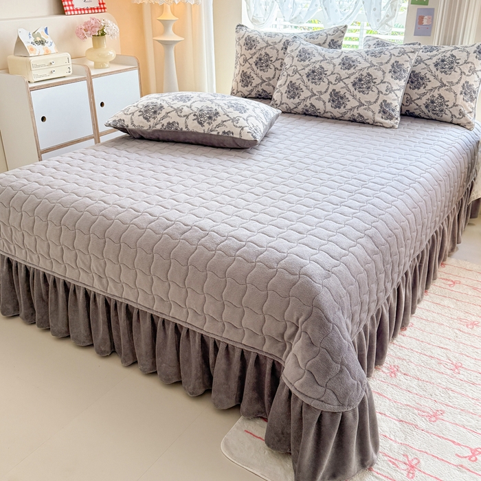 91家纺网 家纺一手货源 找家纺 金盛皇朝家纺 2025新款高克重印花牛奶绒床单床盖单件三件四件套 花屿慢行