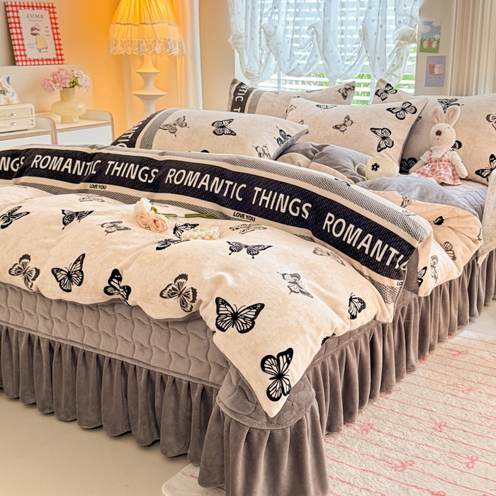 91家纺网 家纺一手货源 找家纺 金盛皇朝家纺 2025新款高克重印花牛奶绒床单床盖单件三件四件套 蝶蝶翩翩