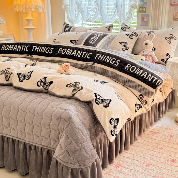 91家纺网 家纺一手货源 找家纺 金盛皇朝家纺 2025新款高克重印花牛奶绒床单床盖单件三件四件套 蝶蝶翩翩