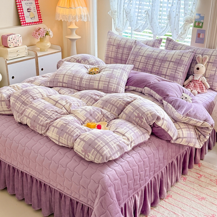 91家纺网 家纺一手货源 找家纺 金盛皇朝家纺 2025新款高克重印花牛奶绒床单床盖单件三件四件套 紫格花韵