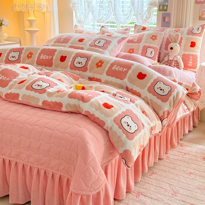 91家纺网 家纺一手货源 找家纺 金盛皇朝家纺 2025新款高克重印花牛奶绒床单床盖单件三件四件套 奶绒熊崽