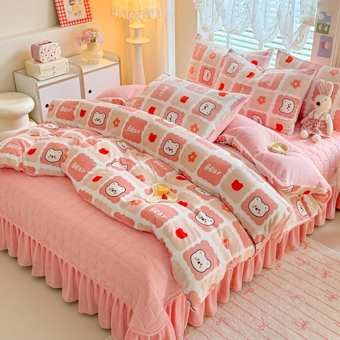 91家纺网 家纺一手货源 找家纺 金盛皇朝家纺 2025新款高克重印花牛奶绒床单床盖单件三件四件套 奶绒熊崽