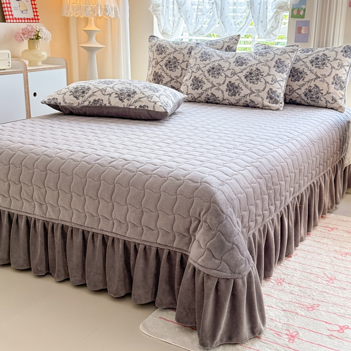 91家纺网 家纺一手货源 找家纺 金盛皇朝家纺 2025新款高克重印花牛奶绒床单床盖单件三件四件套 花屿慢行