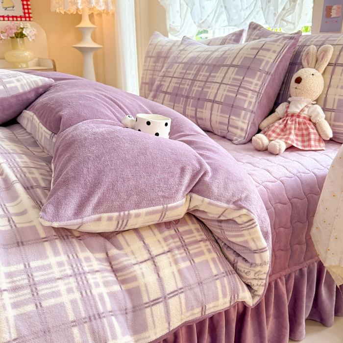 91家纺网 家纺一手货源 找家纺 金盛皇朝家纺 2025新款高克重印花牛奶绒床单床盖单件三件四件套 紫格花韵