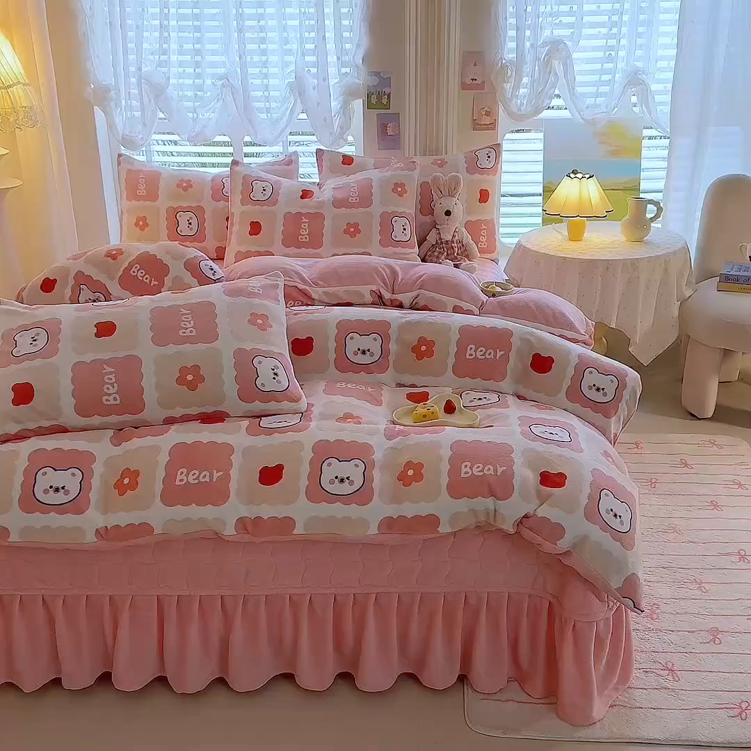 91家纺网 家纺一手货源 找家纺 金盛皇朝家纺 2025新款高克重印花牛奶绒床单床盖单件三件四件套 奶绒熊崽