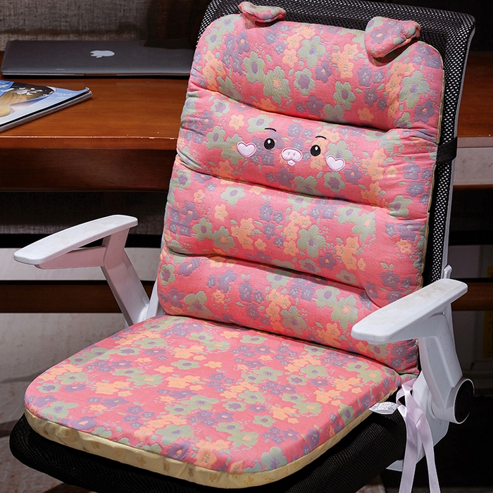 91家纺网 家纺一手货源 找家纺 仟亿莱 2025新款三维立体PP棉三层纱横条连体坐垫 横条碎花小猪