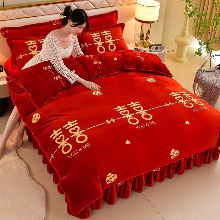 91家纺网 家纺一手货源 找家纺 沐妍家纺 2024新款7斤牛奶法莱绒金貂绒印花四件套 草莓熊