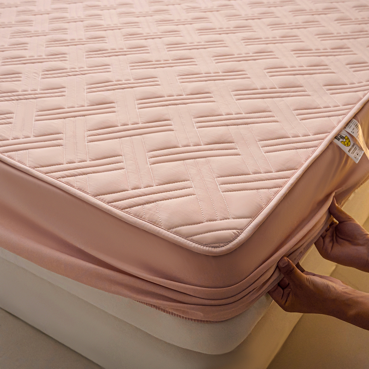 91家纺网 家纺一手货源 找家纺 小叮当家纺仓储工厂店 2025新款A类原棉大豆防水床笠单品床笠单件单床笠隔尿夹棉床笠床垫保护罩外贸跨境 迷宫-玉粉