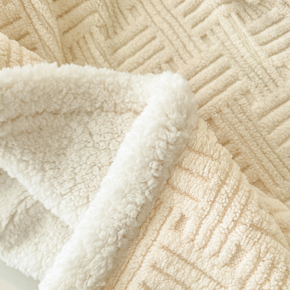 91家纺网 家纺一手货源 找家纺 牛魔王家居 2025新款华夫格提花双面绒毛毯羊羔绒毯子外贸跨境专供 毛毯 绒毯系列-奶白