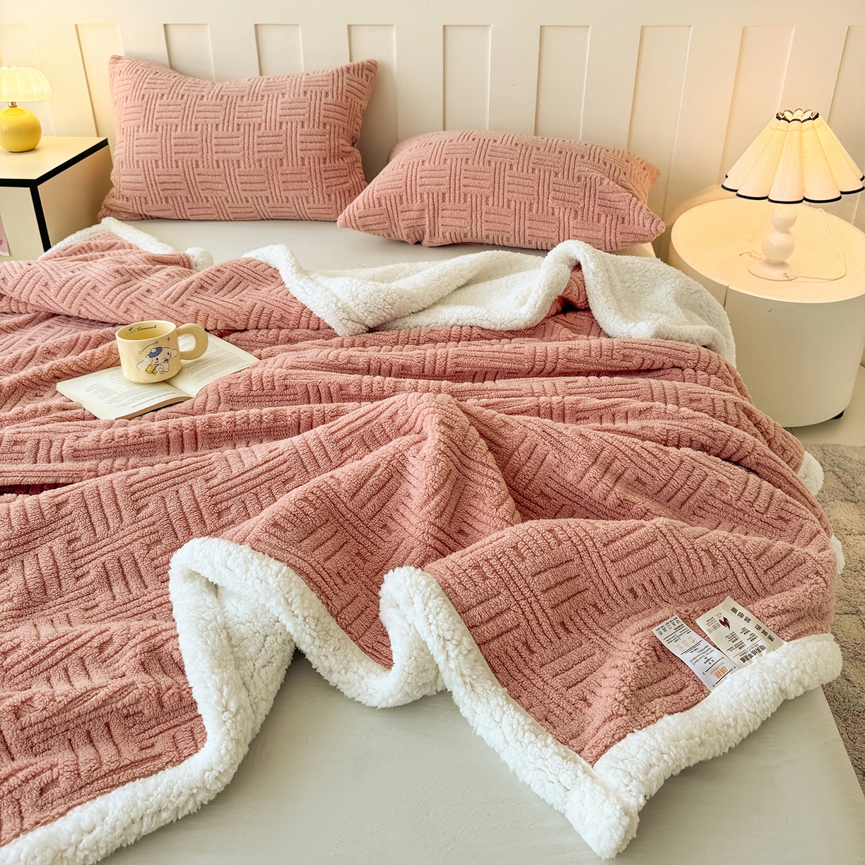 91家纺网 家纺一手货源 找家纺 牛魔王家居 2025新款华夫格提花双面绒毛毯羊羔绒毯子外贸跨境专供 毛毯 绒毯系列-豆沙红