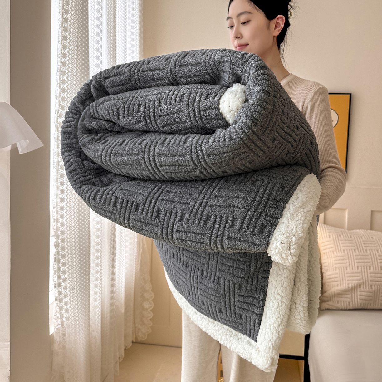 91家纺网 家纺一手货源 找家纺 牛魔王家居 2025新款华夫格提花双面绒毛毯羊羔绒毯子外贸跨境专供 毛毯 绒毯系列-炭灰