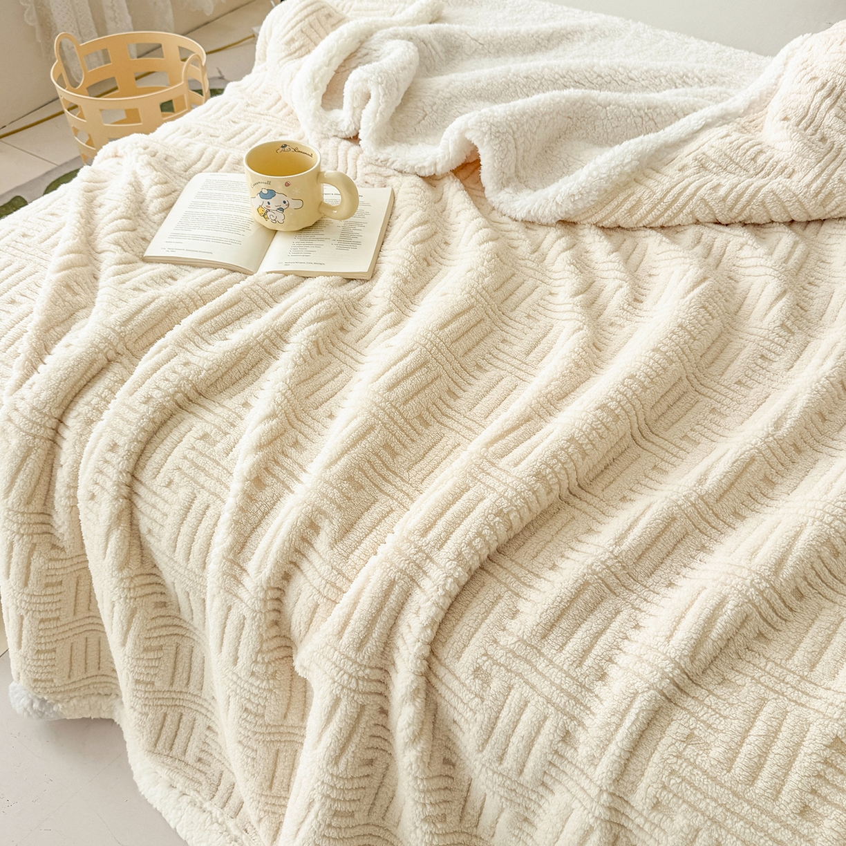 91家纺网 家纺一手货源 找家纺 牛魔王家居 2025新款华夫格提花双面绒毛毯羊羔绒毯子外贸跨境专供 毛毯 绒毯系列-奶白