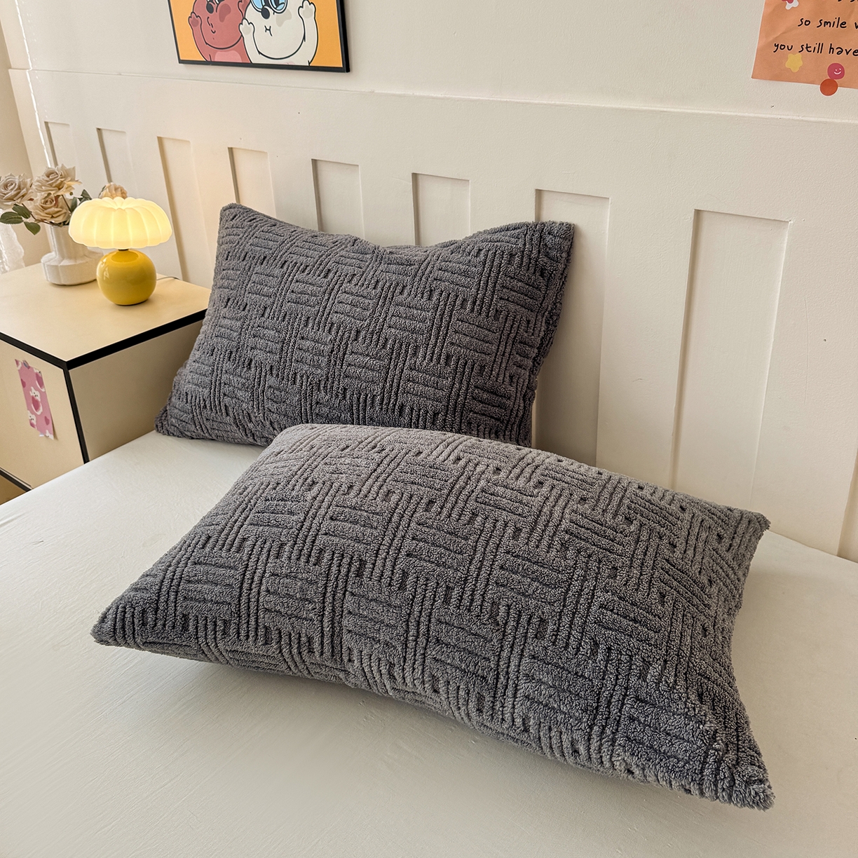 91家纺网 家纺一手货源 找家纺 牛魔王家居 2025新款华夫格提花双面绒毛毯羊羔绒毯子外贸跨境专供 毛毯 绒毯系列-炭灰