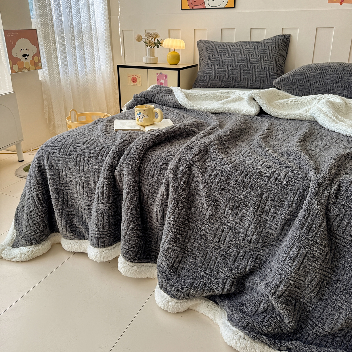 91家纺网 家纺一手货源 找家纺 牛魔王家居 2025新款华夫格提花双面绒毛毯羊羔绒毯子外贸跨境专供 毛毯 绒毯系列-炭灰