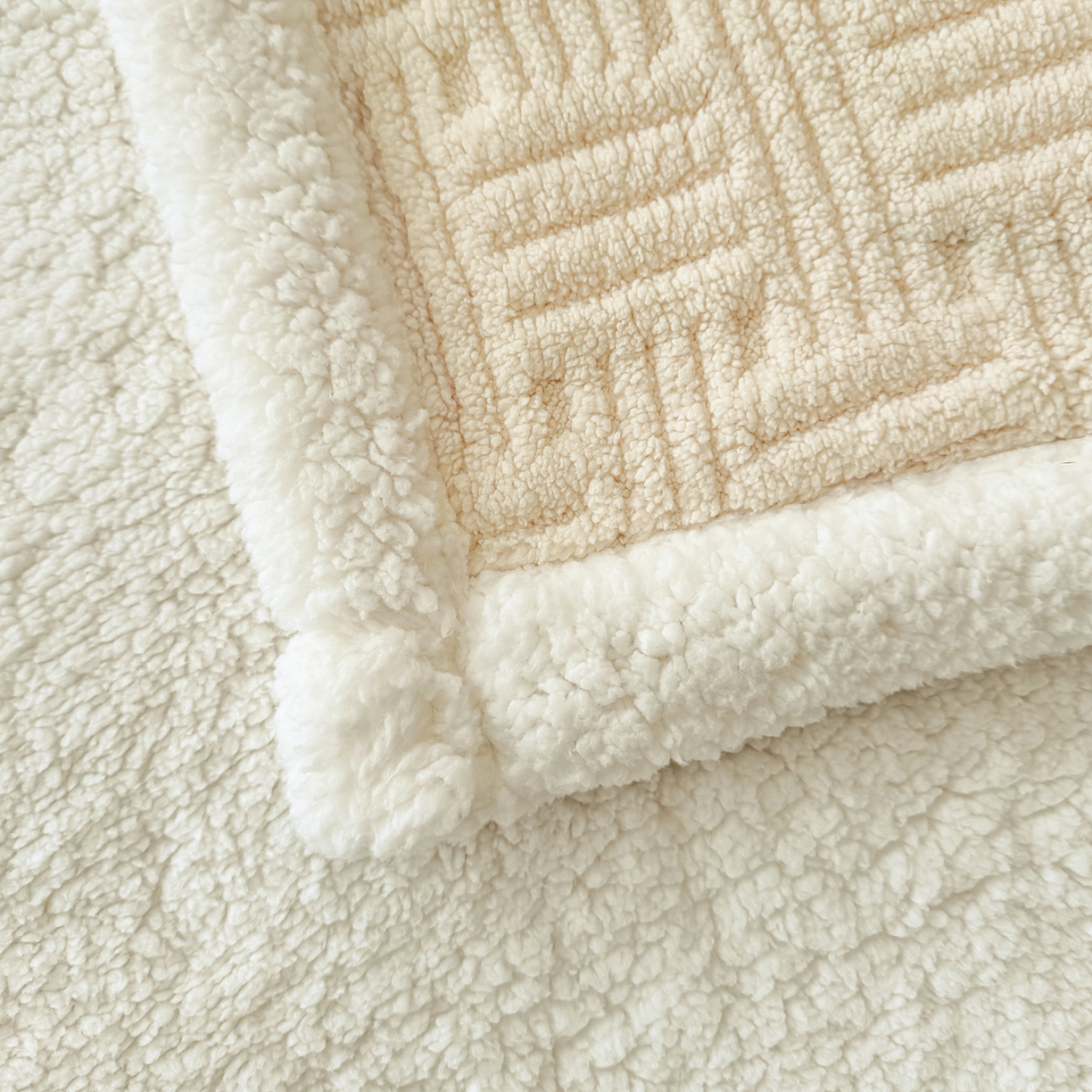 91家纺网 家纺一手货源 找家纺 牛魔王家居 2025新款华夫格提花双面绒毛毯羊羔绒毯子外贸跨境专供 毛毯 绒毯系列-奶白