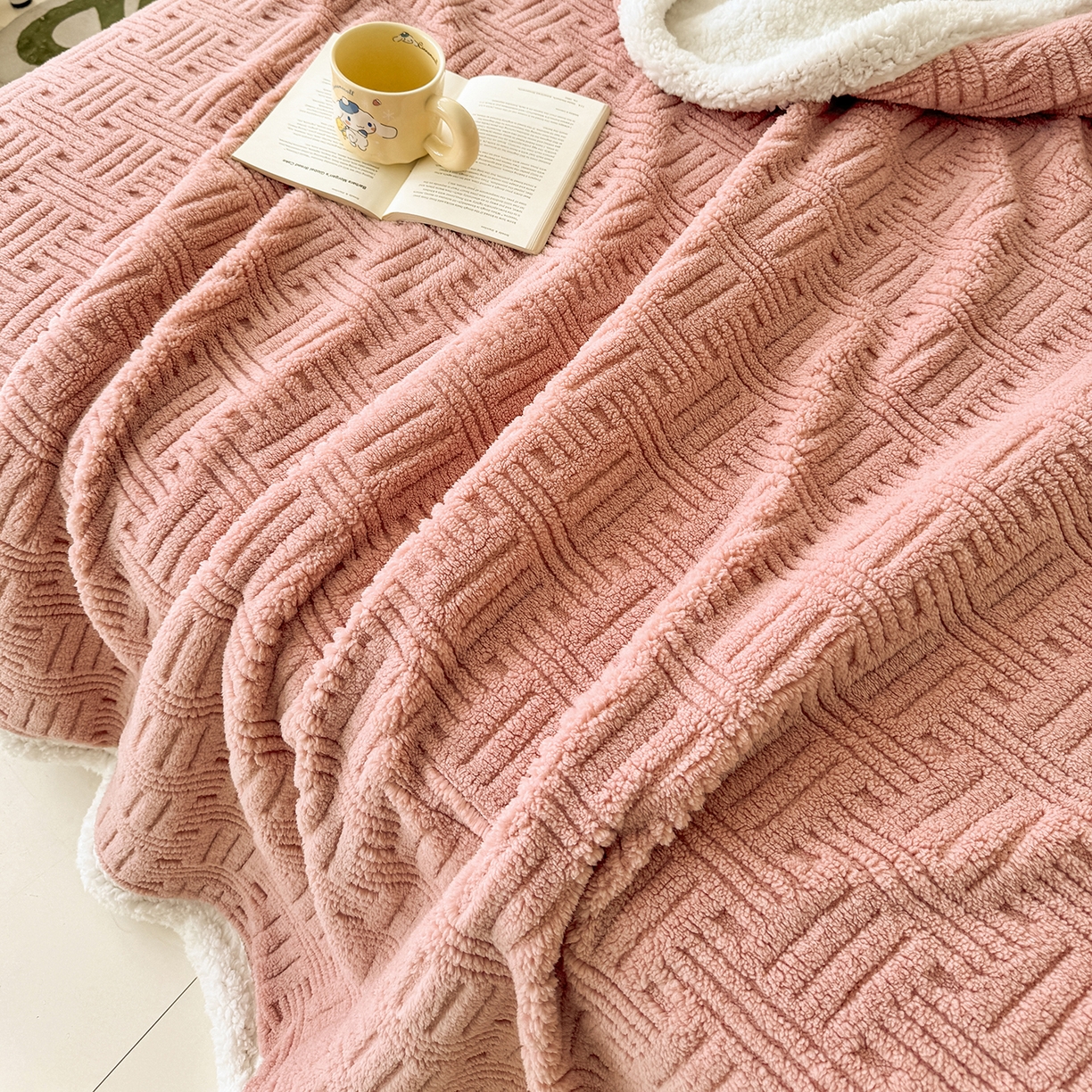 91家纺网 家纺一手货源 找家纺 牛魔王家居 2025新款华夫格提花双面绒毛毯羊羔绒毯子外贸跨境专供 毛毯 绒毯系列-豆沙红