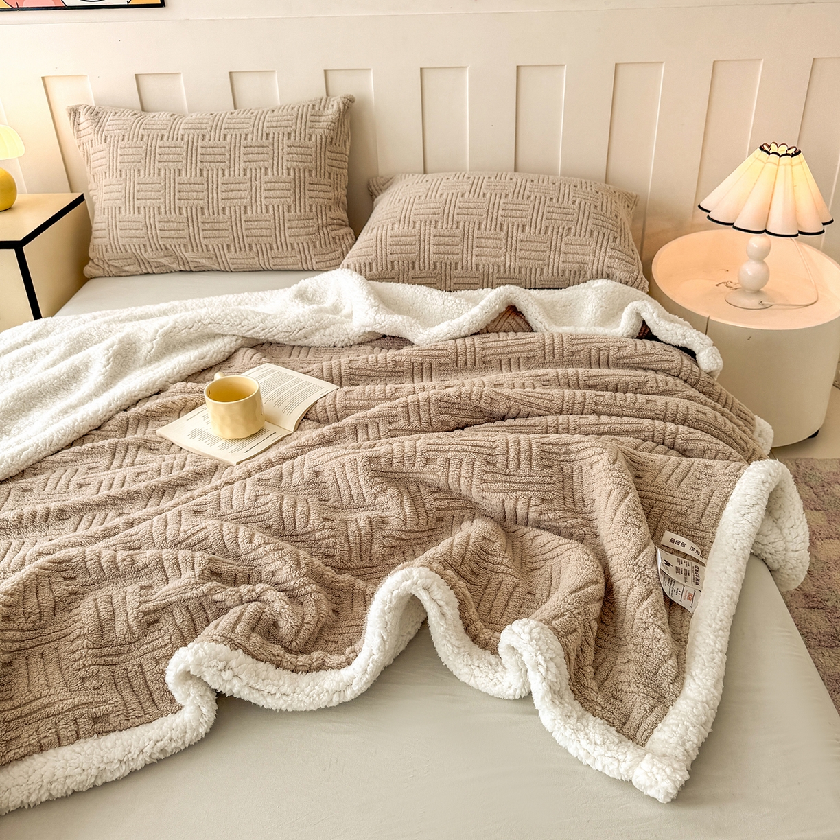 91家纺网 家纺一手货源 找家纺 牛魔王家居 2025新款华夫格提花双面绒毛毯羊羔绒毯子外贸跨境专供 毛毯 绒毯系列-卡其色