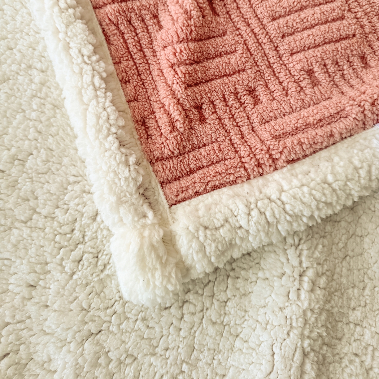 91家纺网 家纺一手货源 找家纺 （总）牛魔王家居 2025新款华夫格提花双面绒毛毯羊羔绒毯子外贸跨境专供 毛毯