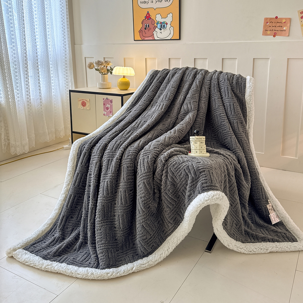 91家纺网 家纺一手货源 找家纺 牛魔王家居 2025新款华夫格提花双面绒毛毯羊羔绒毯子外贸跨境专供 毛毯 绒毯系列-炭灰