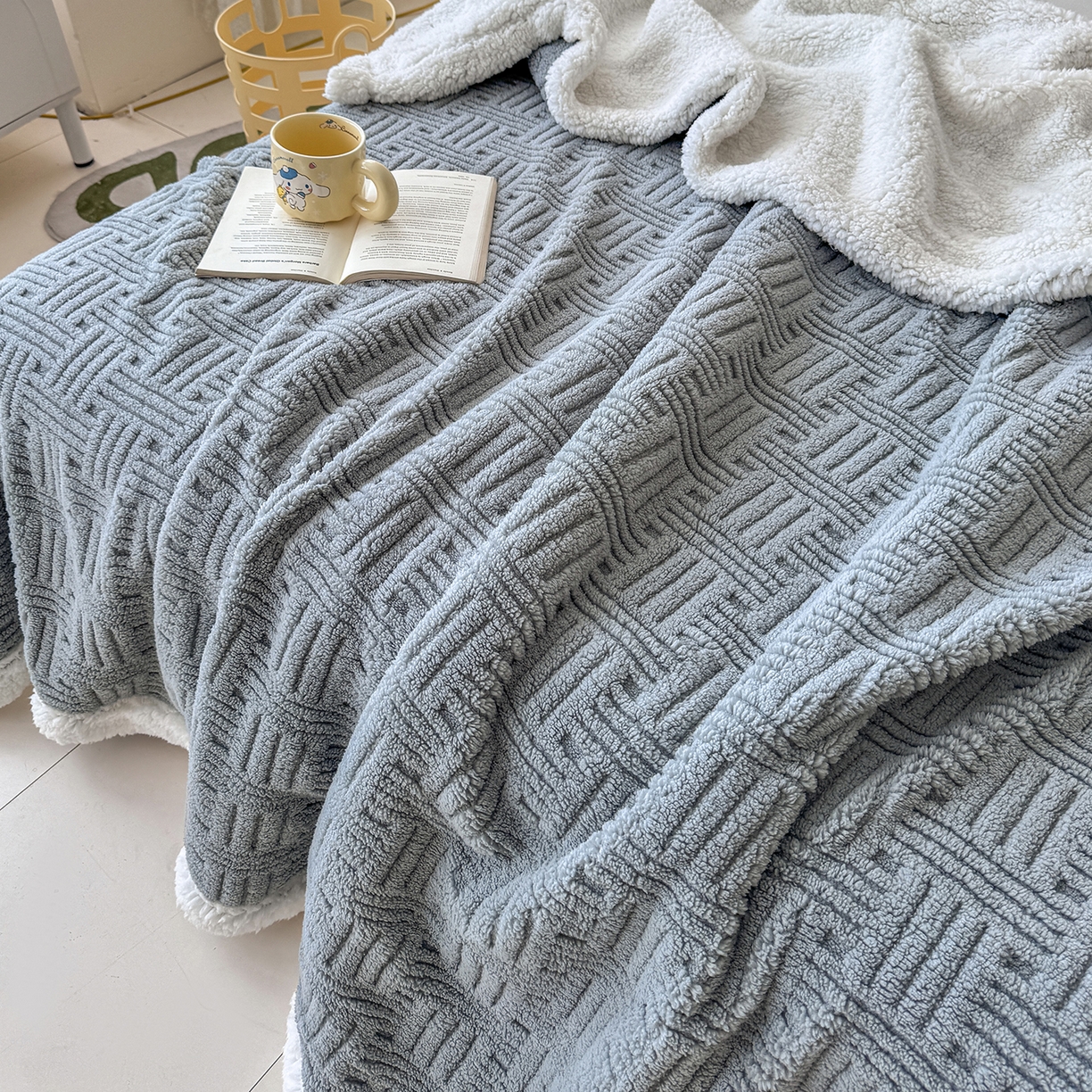 91家纺网 家纺一手货源 找家纺 牛魔王家居 2025新款华夫格提花双面绒毛毯羊羔绒毯子外贸跨境专供 毛毯 绒毯系列-雾霾灰