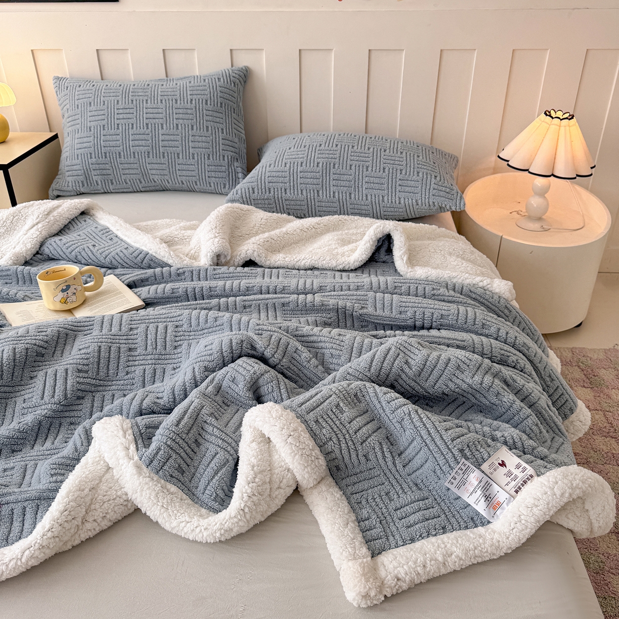 91家纺网 家纺一手货源 找家纺 牛魔王家居 2025新款华夫格提花双面绒毛毯羊羔绒毯子外贸跨境专供 毛毯 绒毯系列-冷灰