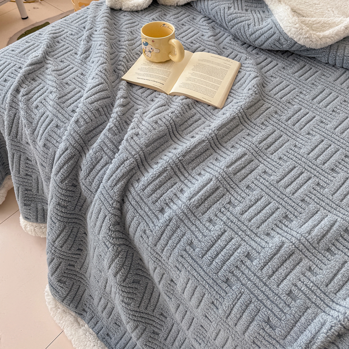 91家纺网 家纺一手货源 找家纺 牛魔王家居 2025新款华夫格提花双面绒毛毯羊羔绒毯子外贸跨境专供 毛毯 绒毯系列-冷灰