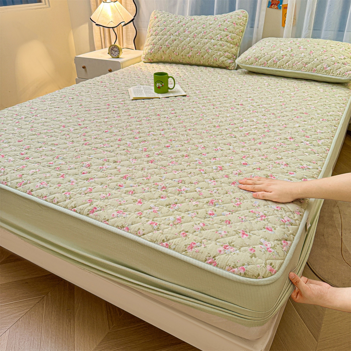 91家纺网 家纺一手货源 找家纺 （总）雯豆家纺 2025新款复古风皱皱棉印花夹棉床笠三件套加厚床垫保护套