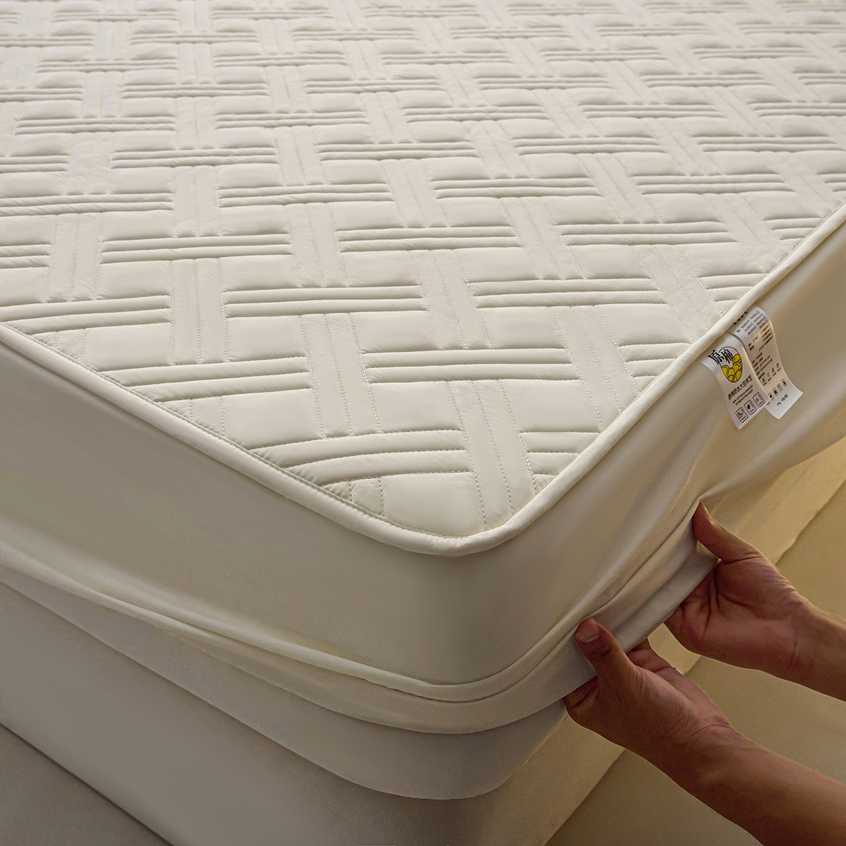 91家纺网 家纺一手货源 找家纺 小叮当家纺仓储工厂店 2025新款A类原棉大豆防水床笠单品床笠单件单床笠隔尿夹棉床笠床垫保护罩外贸跨境 迷宫-米白